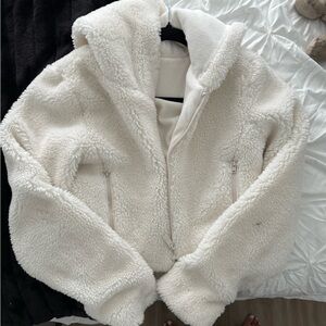 ALO LA Sherpa Jacket - Ivory. Limited Edition, from 2 years ago